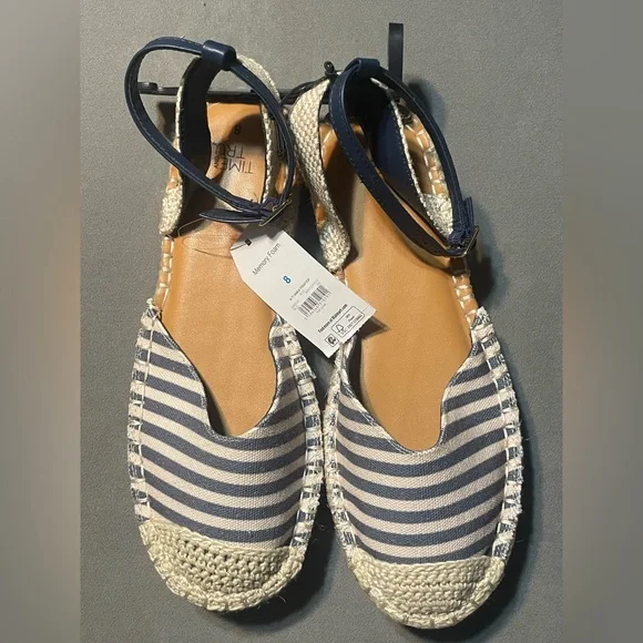 Time and Tru Women's Navy and White Espadrilles! NWT! Size 8. - Picture 4 of 8
